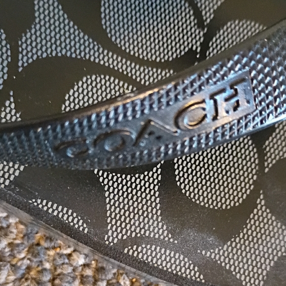 Stylish Black and Gray Flip Flops - Picture 6 of 7